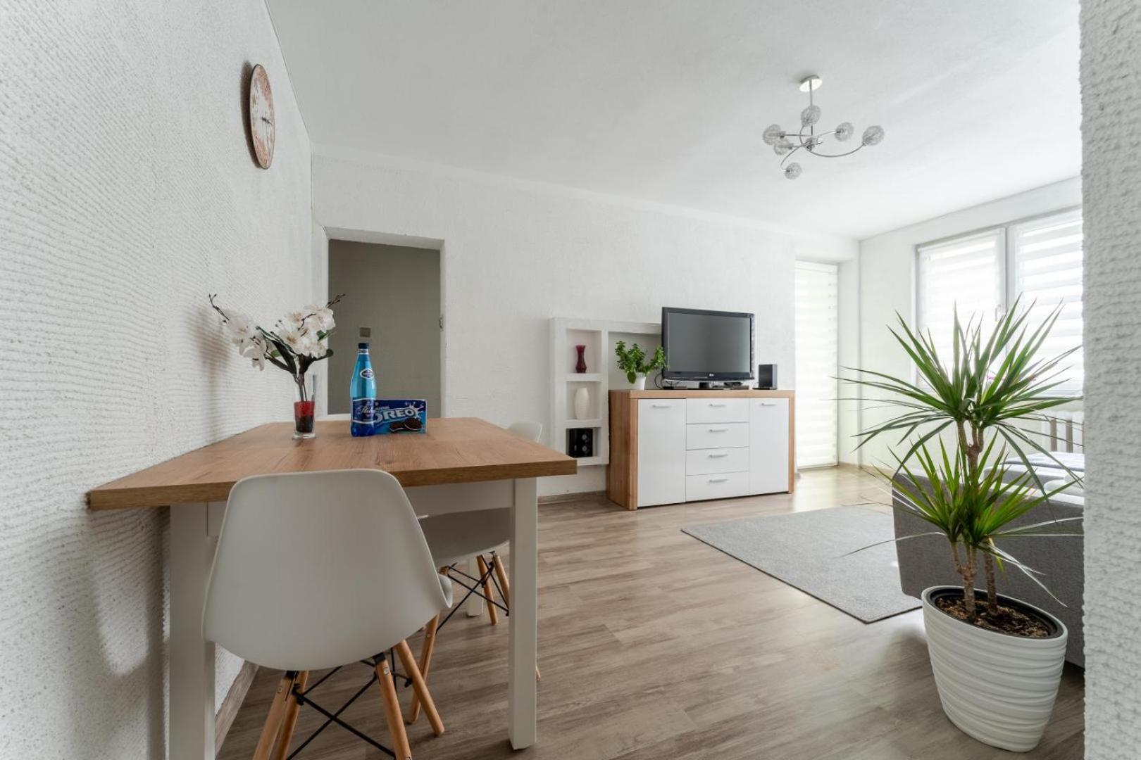 Apartament Gold - 2 Osobne Sypialnie Z Balkonem - Spaceapart Jelenia Gora Bagian luar foto